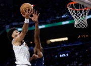 英雄联盟总决赛直播-包含快船遭遇困境，球队士气低迷的词条