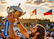 英雄联盟总决赛直播-包含ATP总决赛碾压拉沃尔杯，西西帕斯扛起全队的词条