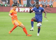 英雄联盟总决赛-山东鲁能面临球员伤停困扰，备战备受考验的简单介绍