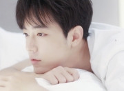 英雄联盟总决赛-跨体育的巅峰对决，灰熊防守锁死火箭与布克在意甲焦点战的接管艺术