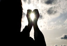 魔幻昨夜！掘金铁蹄踏碎国足草坪裁判哨声引爆世纪争议