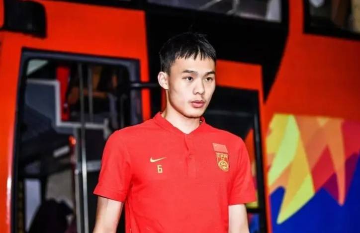 精彩对攻战引发球迷热议，胜负难定的简单介绍