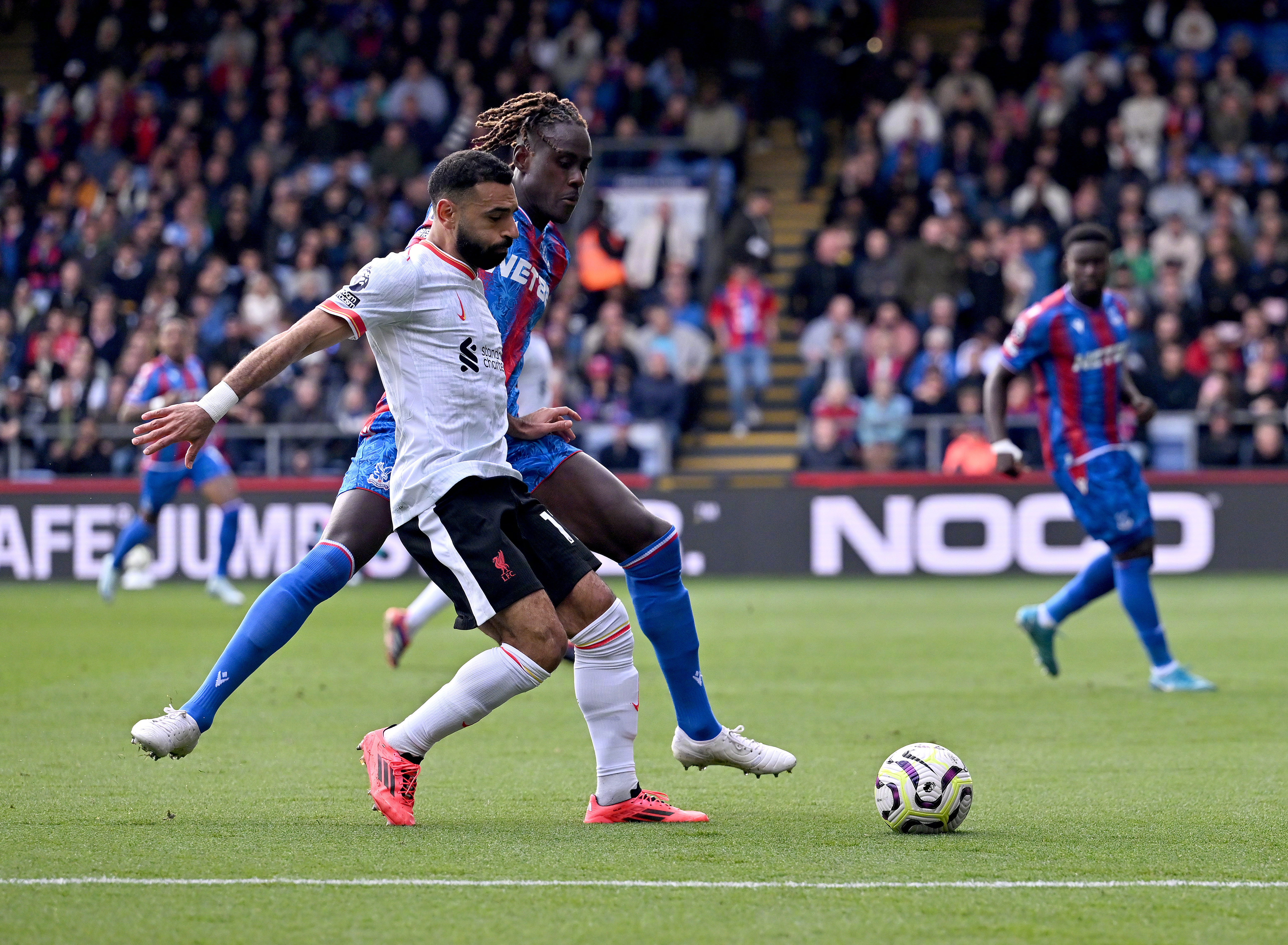 利物浦客场取胜，强势晋级淘汰赛