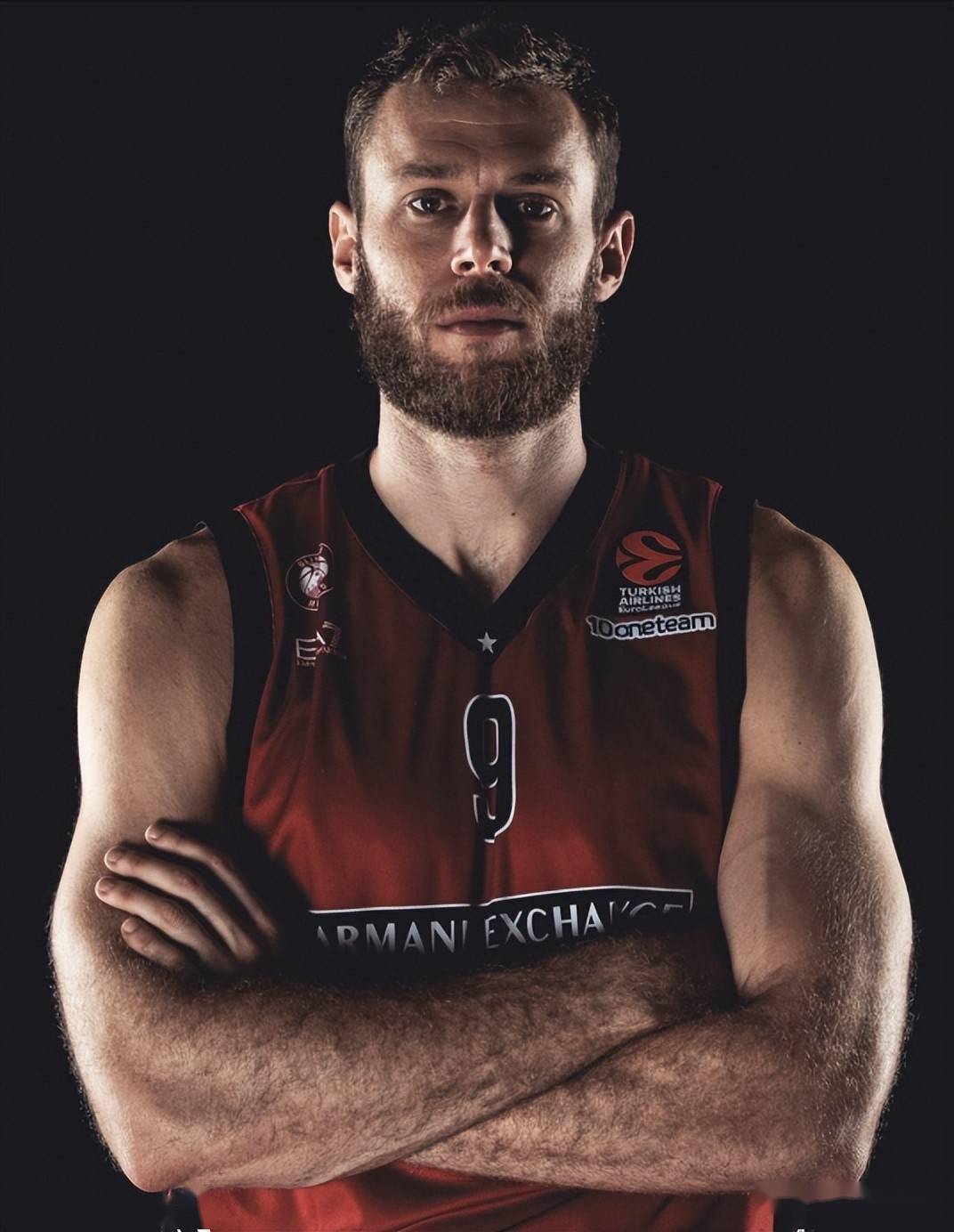 美国篮球赛事中一位老将球员表现出色