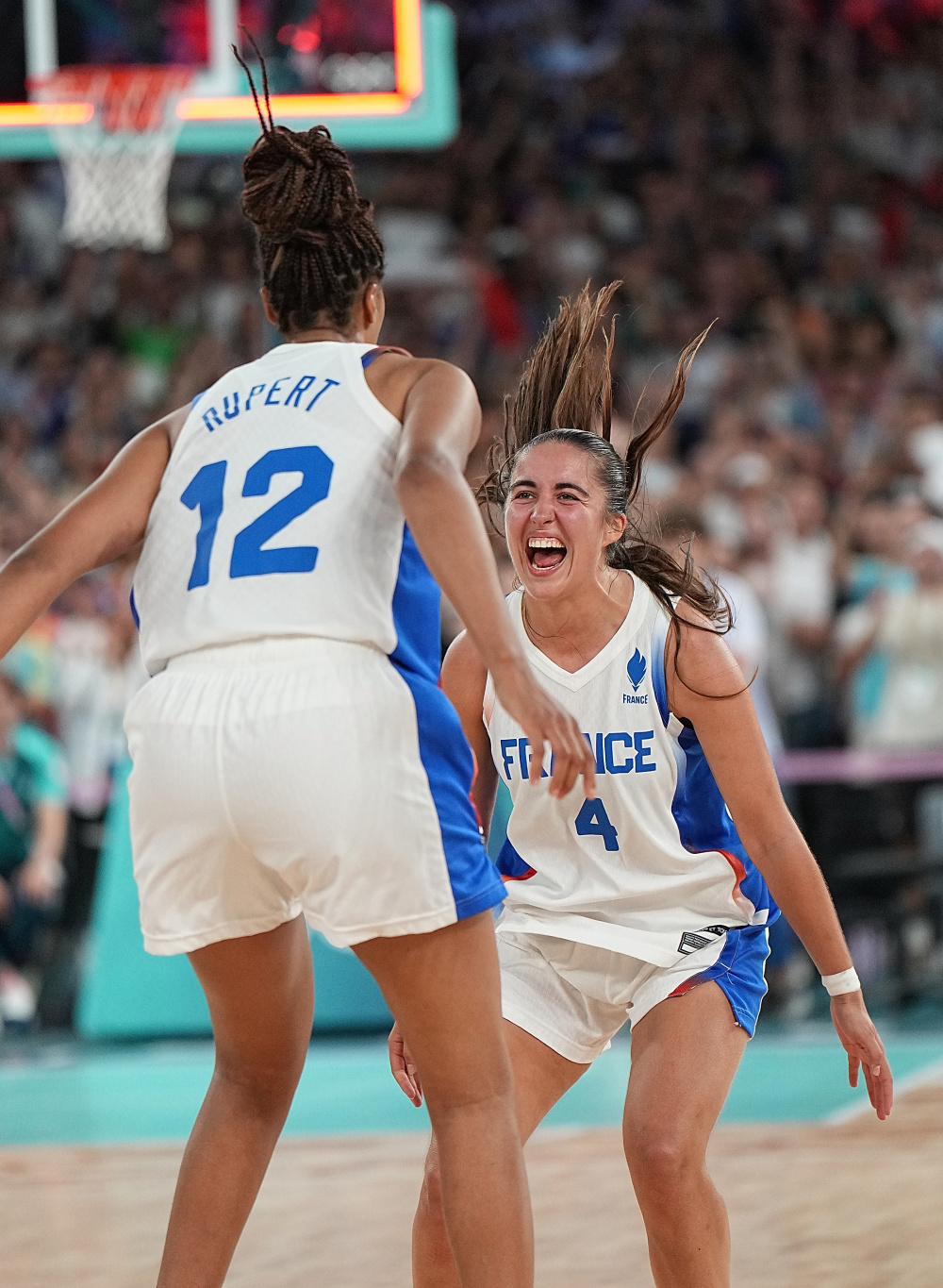 篮球女子半决赛美国队碾压对手晋级