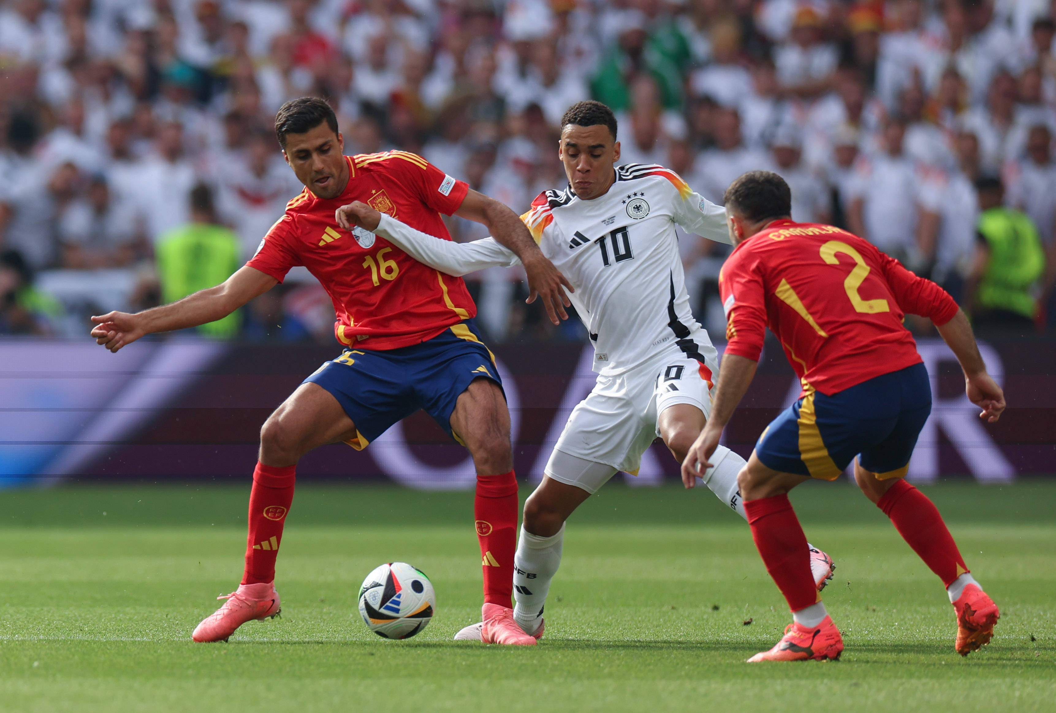 包含西班牙队历经激烈比拼,锁定欧国联席位的词条 包含西班牙队历经激烈比拼,锁定欧国联席位的词条