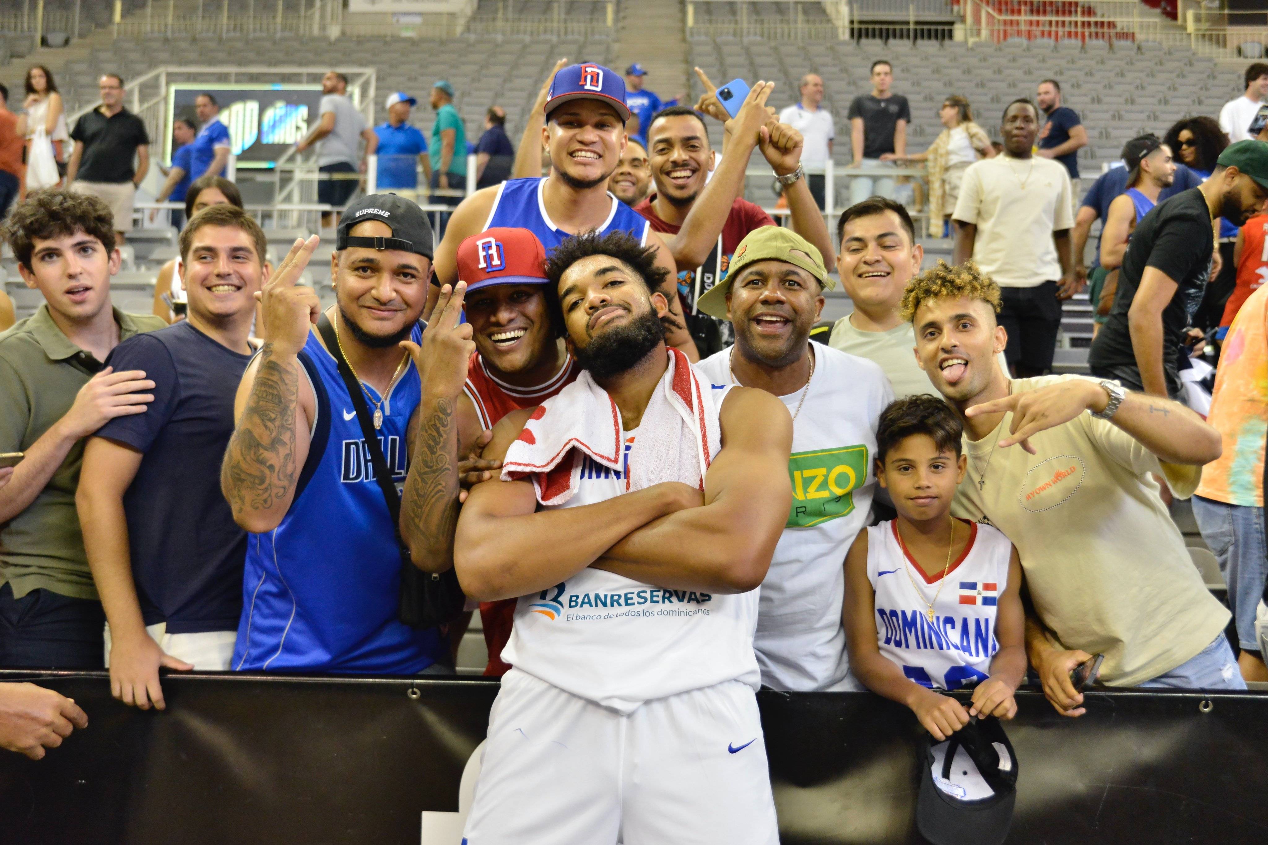 包含世界杯赛事再度来袭，各国队伍竞技篮球的词条