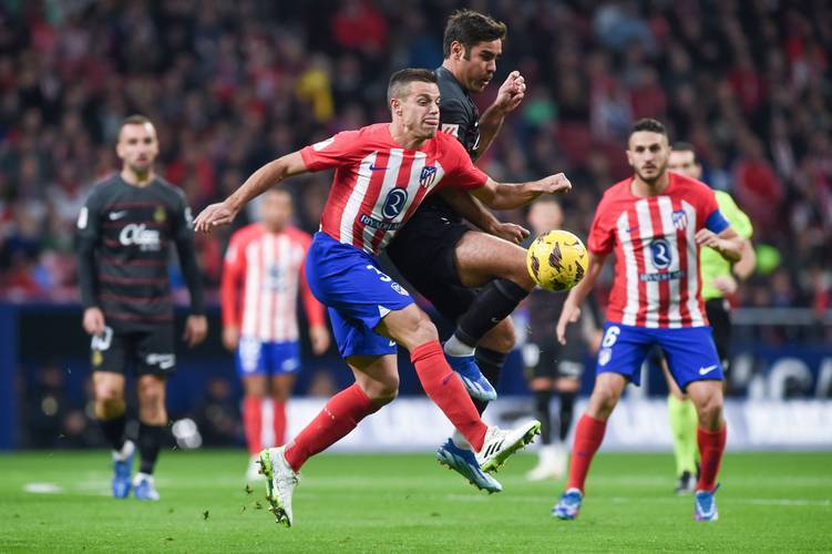 西甲强队对决:马德里竞技与皇家马德里将展开激烈对抗