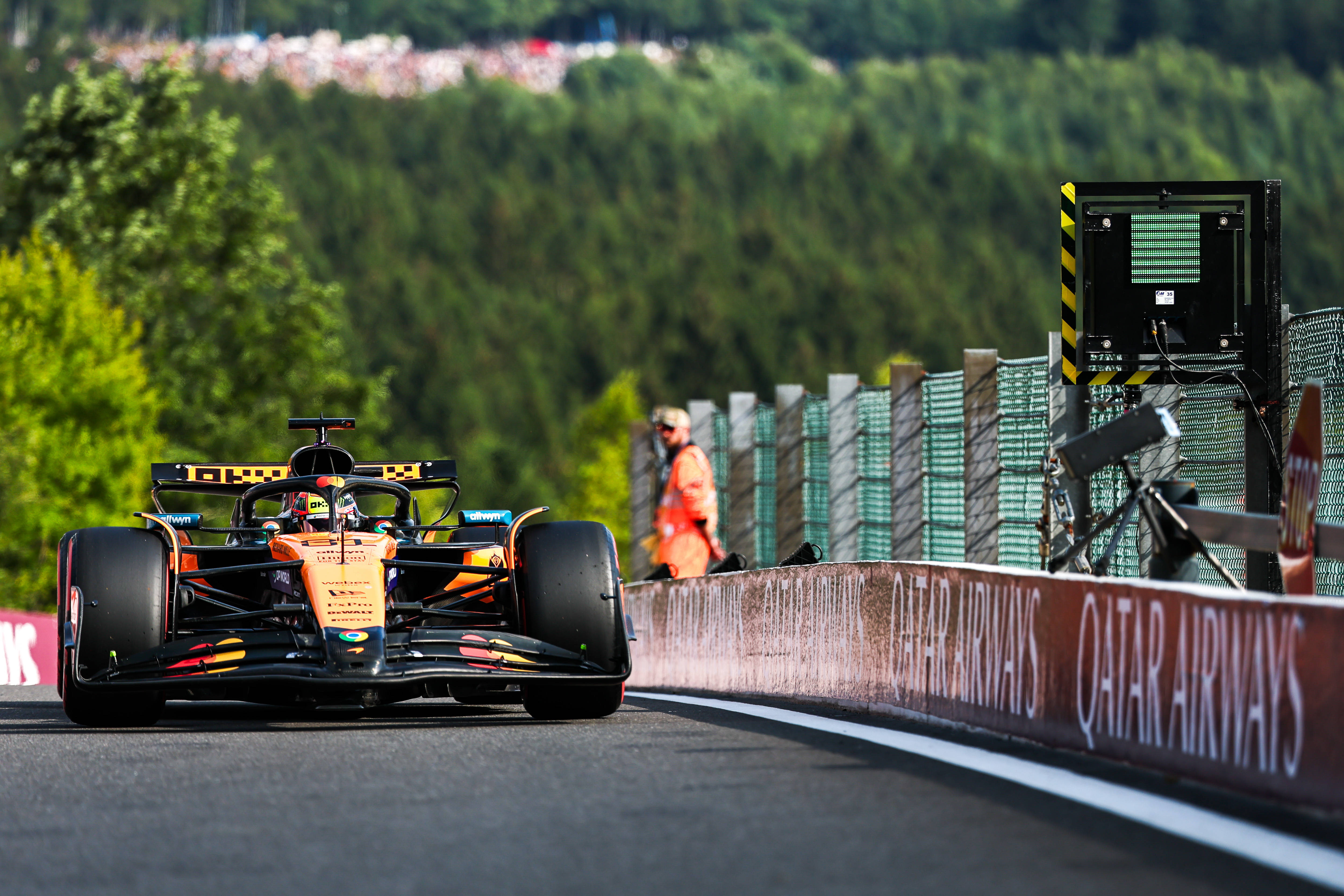 索伯车队险胜迈凯伦，汉密尔顿高光表现