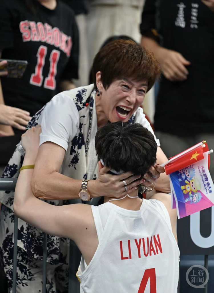 中国队完胜印度队，黄鸭组合带队取胜