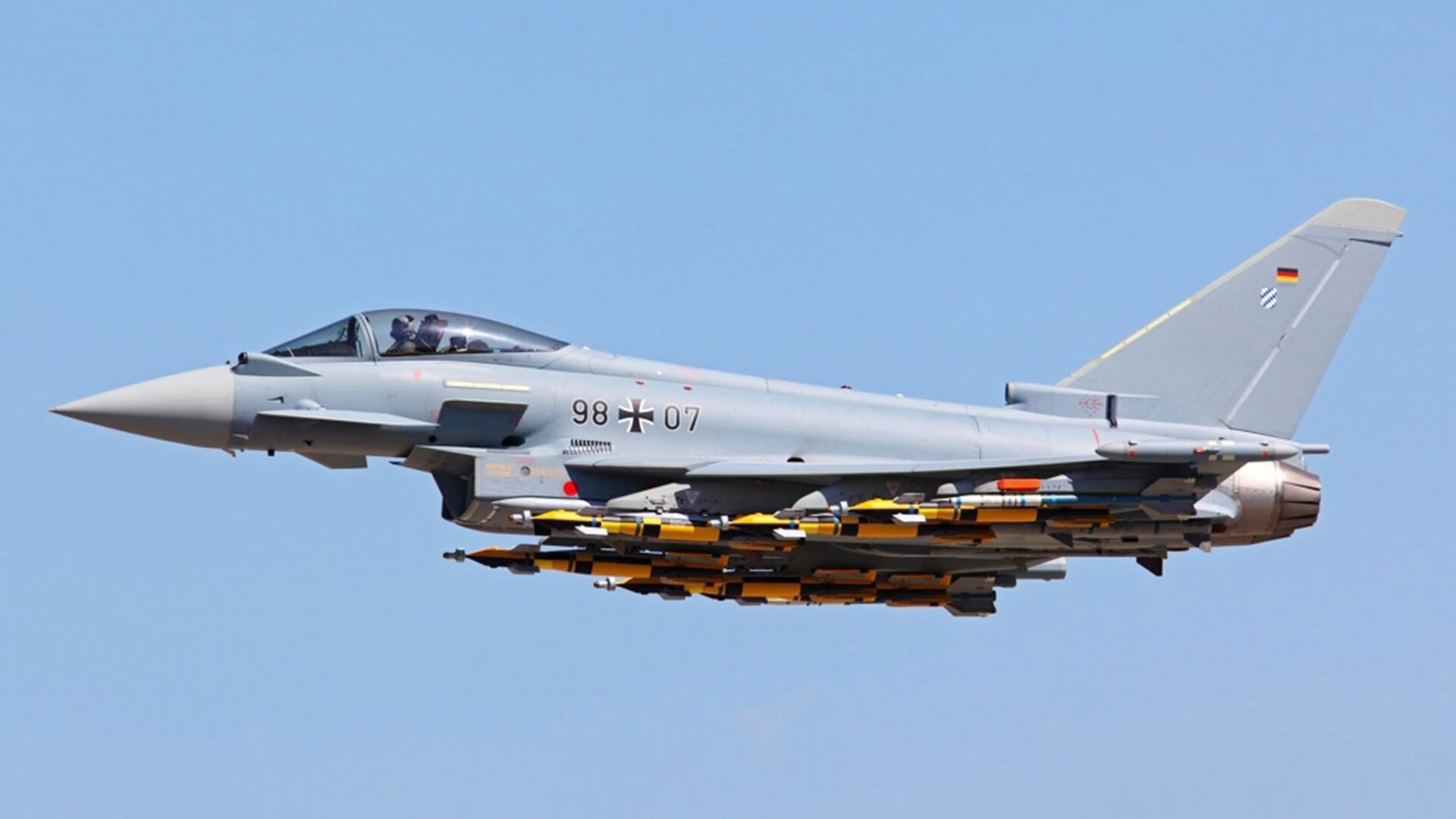 活塞铁桶战术全面压制上海队，哈登末节爆发成关键先生